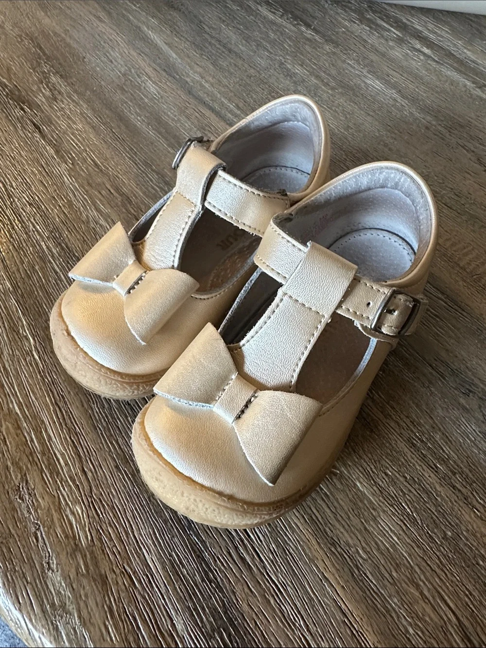 L'amour Emma classic bow t strap